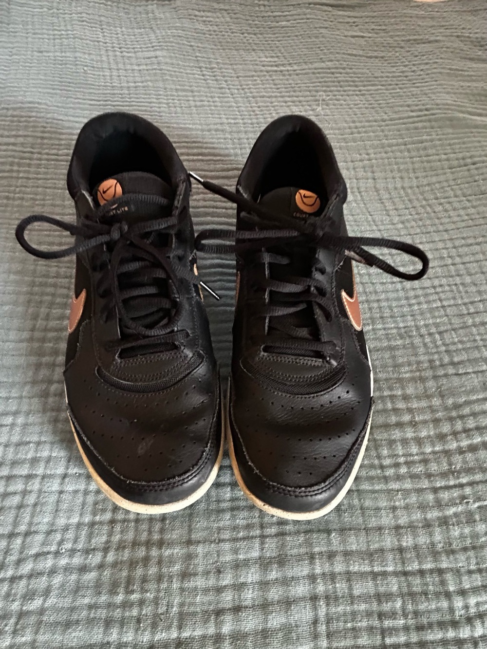 Nike Women's Black Trainers with Metallic Rose Swoosh - Picture 2 of 3